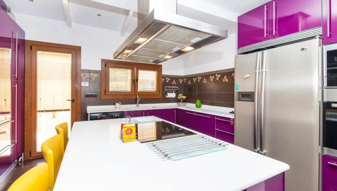 Villa Azul: Seaside Retreat with Private Pool Llucmajor  0*, Llucmajor (Mallorca)