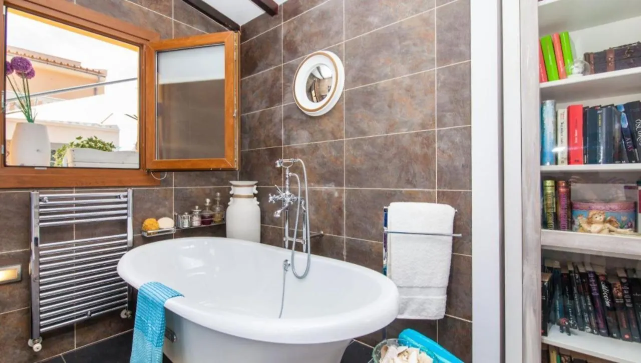 Villa Azul: Seaside Retreat with Private Pool Llucmajor  Llucmajor (Mallorca)
