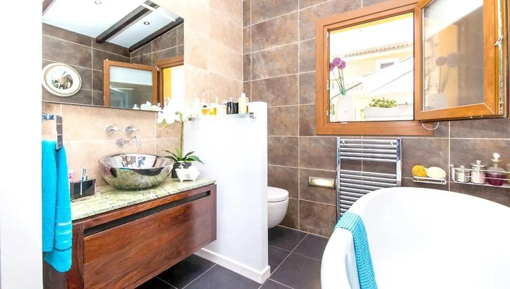 Villa Azul: Seaside Retreat with Private Pool Llucmajor  0*, Llucmajor (Mallorca)